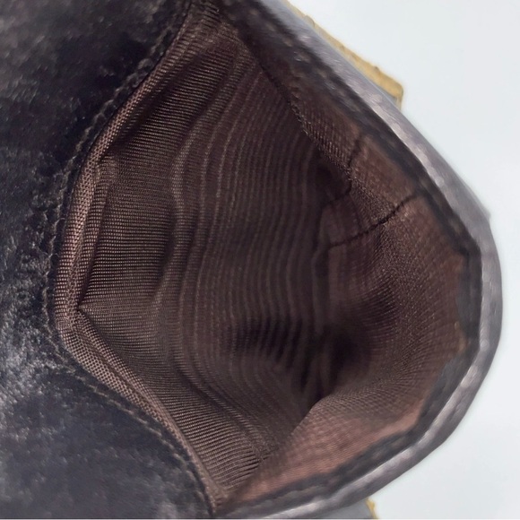 Auth GUCCI 035.0959.2131 Python
Jackie Bifold Brown Wallet - Picture 15 of 16